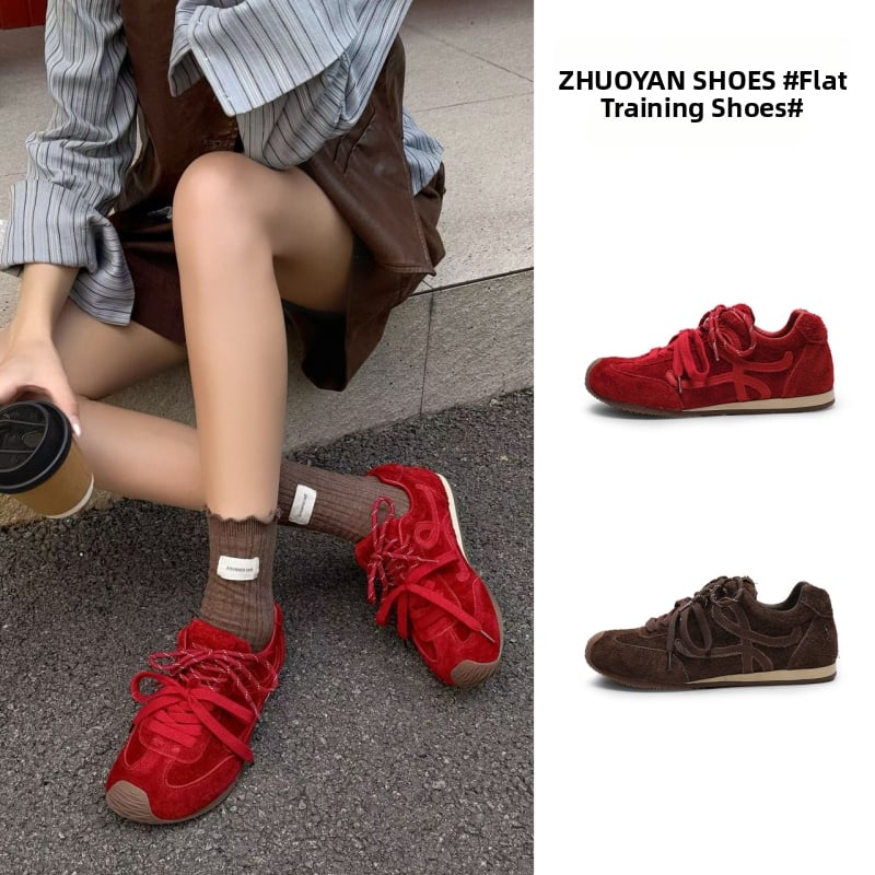 Ravne cipele - gornji dio od velura govedeg porijekla - zaobljena prednja - vezanje šnurkama - gumena potplat