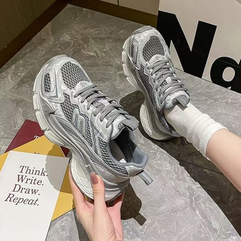 Ženske tenisice s platformom, kožni gornji dio, debela platforma, gumeni potplat, vezanje šnuralicama, visina potplata 3-5 cm