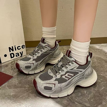 Ženske tenisice s platformom, kožni gornji dio, debela platforma, gumeni potplat, vezanje šnuralicama, visina potplata 3-5 cm