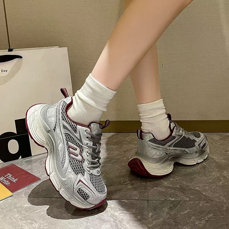 Ženske tenisice s platformom, kožni gornji dio, debela platforma, gumeni potplat, vezanje šnuralicama, visina potplata 3-5 cm