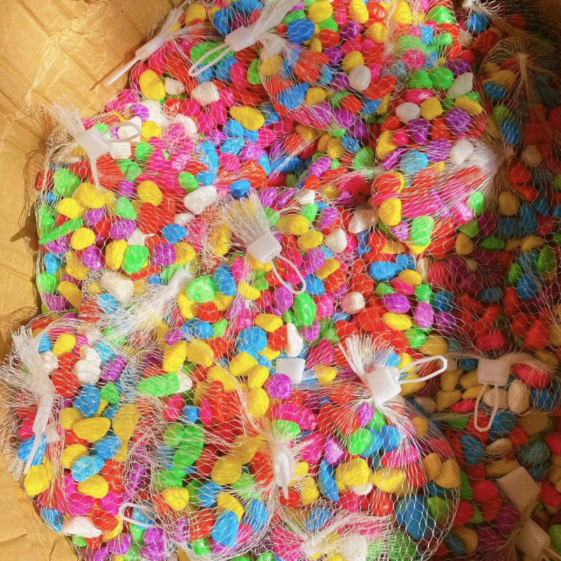 Akvarijske pejzažne kamene u mrežastoj vrećici — šareni ukrasni kameni; Materijal: Kamen; Porijeklo: Linyi; Pakiranje: 300 kom; Težina: 3