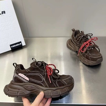 Ženske tenisice u stilu dad shoes s istrošenim vintage izgledom, debela potplat, vezanje sprijeda, gumena potplat, gornji dio i podstava od super vlakana
