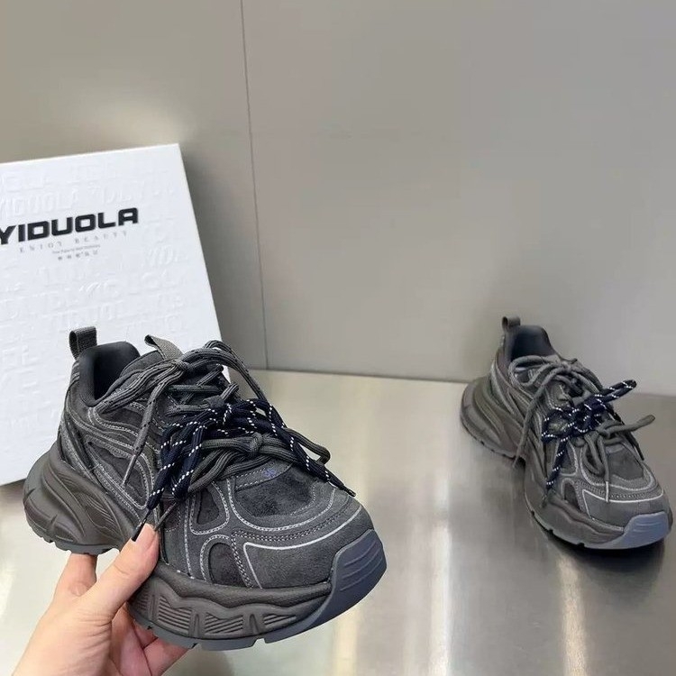 Ženske tenisice u stilu dad shoes s istrošenim vintage izgledom, debela potplat, vezanje sprijeda, gumena potplat, gornji dio i podstava od super vlakana