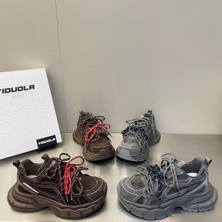 Ženske tenisice u stilu dad shoes s istrošenim vintage izgledom, debela potplat, vezanje sprijeda, gumena potplat, gornji dio i podstava od super vlakana