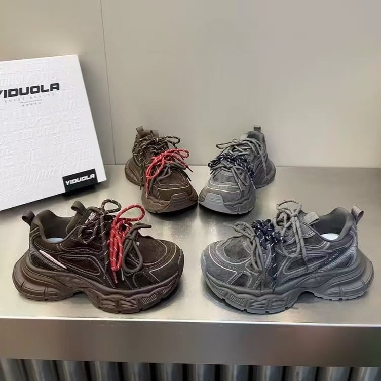 Ženske tenisice u stilu dad shoes s istrošenim vintage izgledom, debela potplat, vezanje sprijeda, gumena potplat, gornji dio i podstava od super vlakana