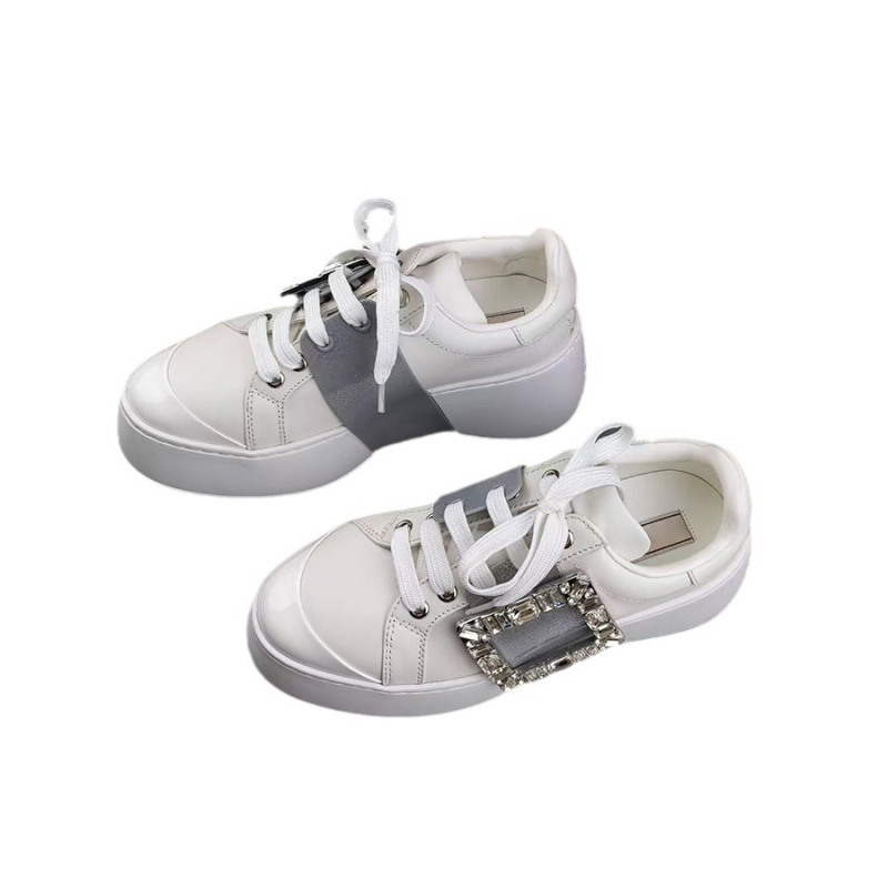 Ženske tenisice s kvadratnom kopčom i kristalima, kožni gornji dio, unutrašnjost od ovčje kože, visina potpetice 6–8 cm, gumeni potplat