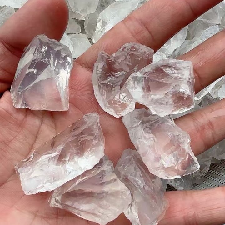 Kristalni ukras s modernim minimalističkim stilom; materijal: kristal; kategorija: ukrasi