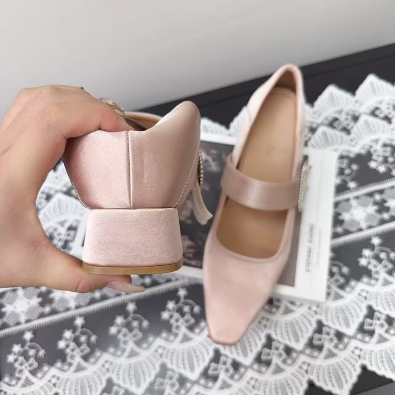 Mary Jane cipele s unutarnjim povećanjem visine, debeli visoki pet, gornji dio od imitacije mikrovlakana, gumeni potplat, slip-on zatvaranje