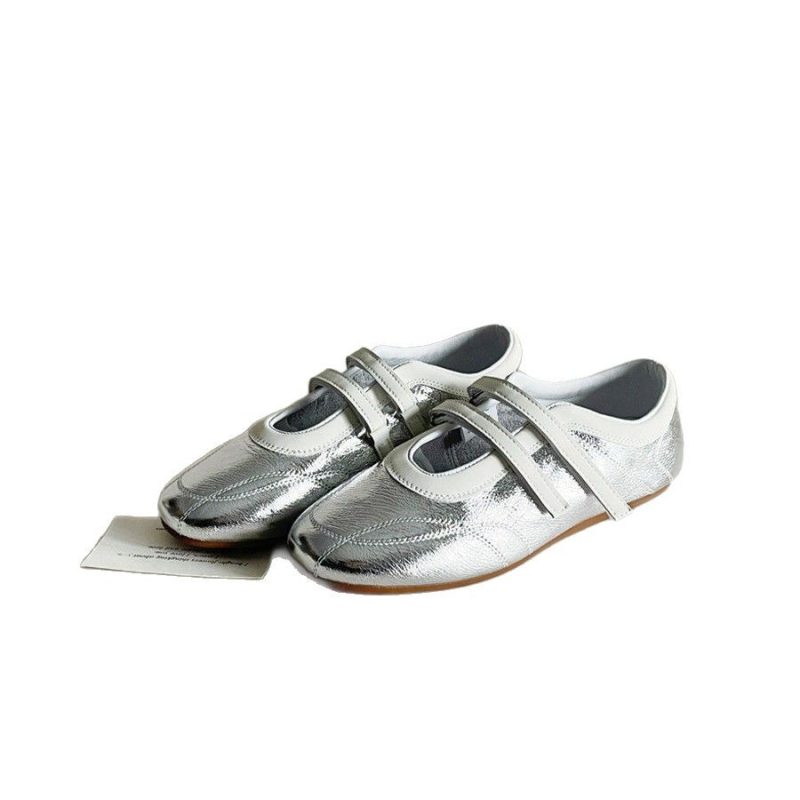 Mary Jane cipele s Velcro zatvaračem, zaobljenim nosom, gornji dio od ovčje kože, gumeni potplat, niski ravni potpetice