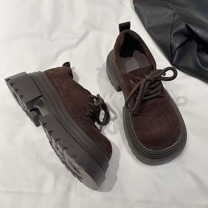 Ženske mokasinice: okrugli vrh, PU gornji dio, debela injektirana potplat, vezanje, 3–5 cm visina pete, svakodnevna obuća