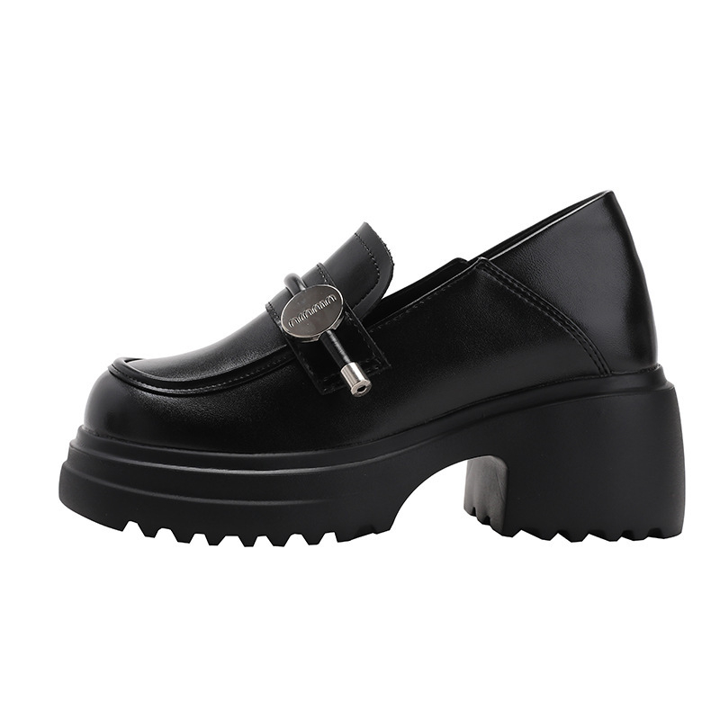 Ženske loaferice s okruglim nosom, gornji dio od mikrovlaknaste kože, 6–8 cm debeli potpetica, gumena potplata