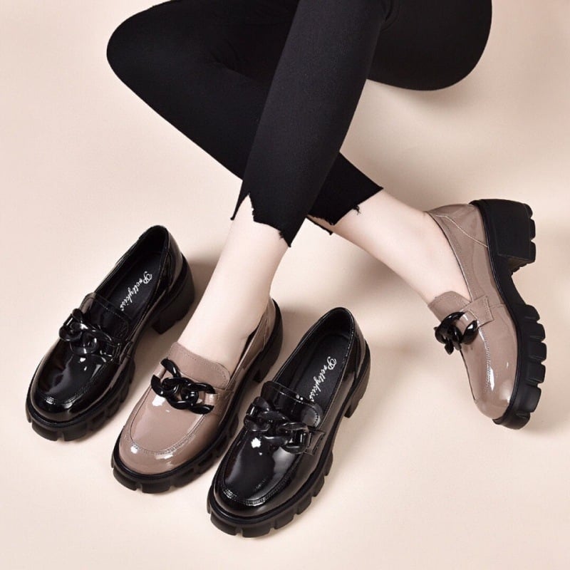 Pantofi platformă din piele pentru femei – stil britanic, toc wedge 4–6 cm, închidere cu cataramă, tălpi latex