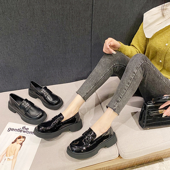 Ženske loaferice s debelim potplatom za jesen - Slip-On; gornji dio od mikrovlakana; zaobljena špička; 3–5 cm visina peta; ulošak od pigskin