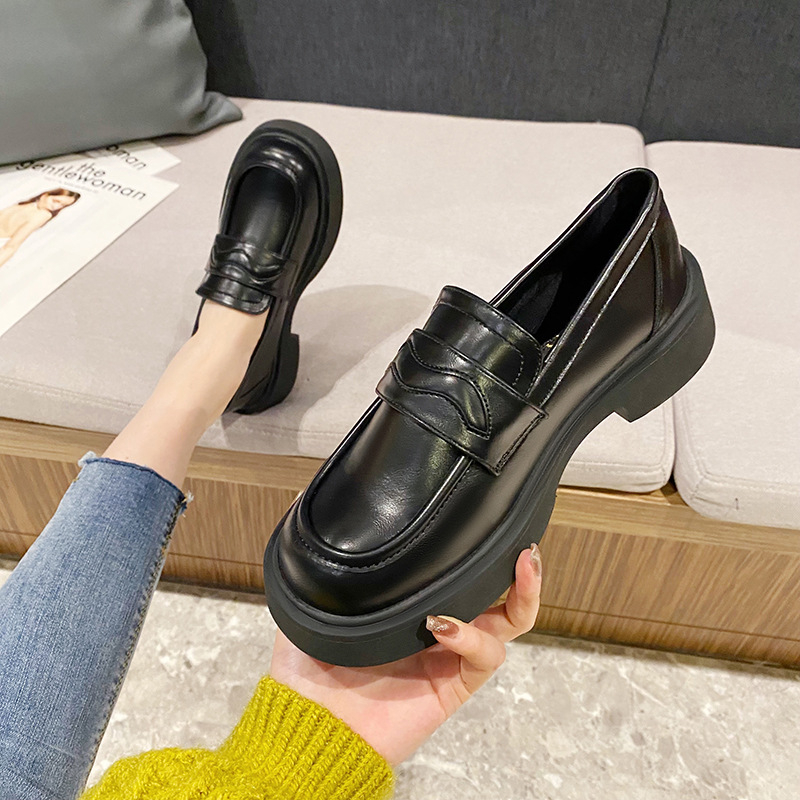 Ženske loaferice s debelim potplatom za jesen - Slip-On; gornji dio od mikrovlakana; zaobljena špička; 3–5 cm visina peta; ulošak od pigskin