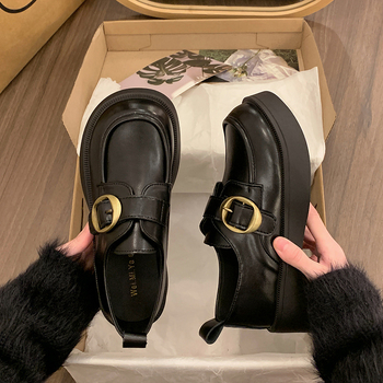 Ženske loaferice, okrugli vrh prsta, PU gornji dio, srednja visina potpetice 3–5 cm, plastična potplat, casual stil