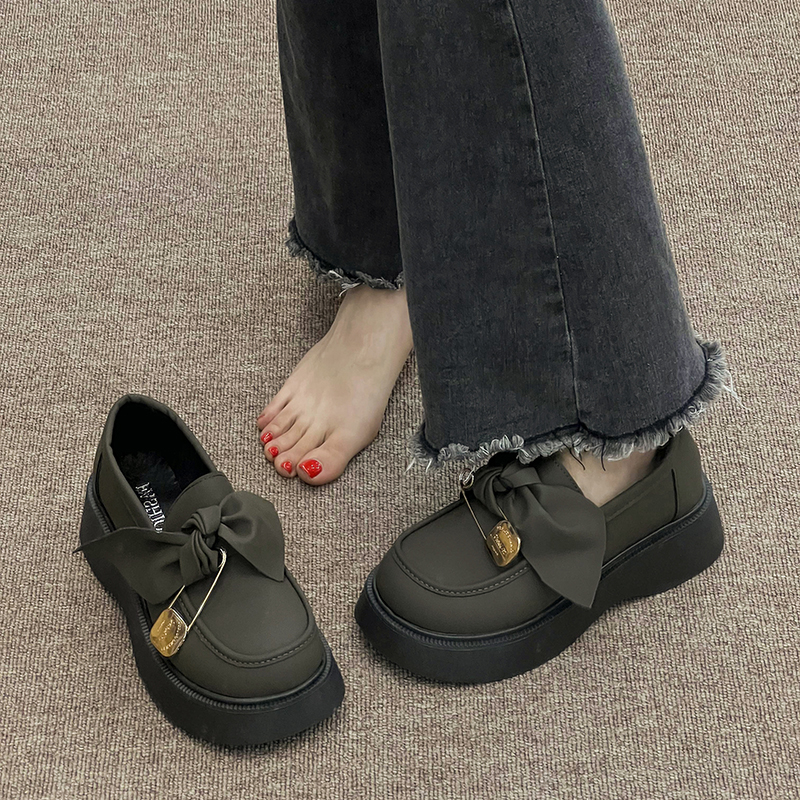 Mary Jane cipele s debelim potplatom, slip-on dizajn, niski gležanj, srednja visina pete 3–5 cm, gumeni potplat, korejski stil