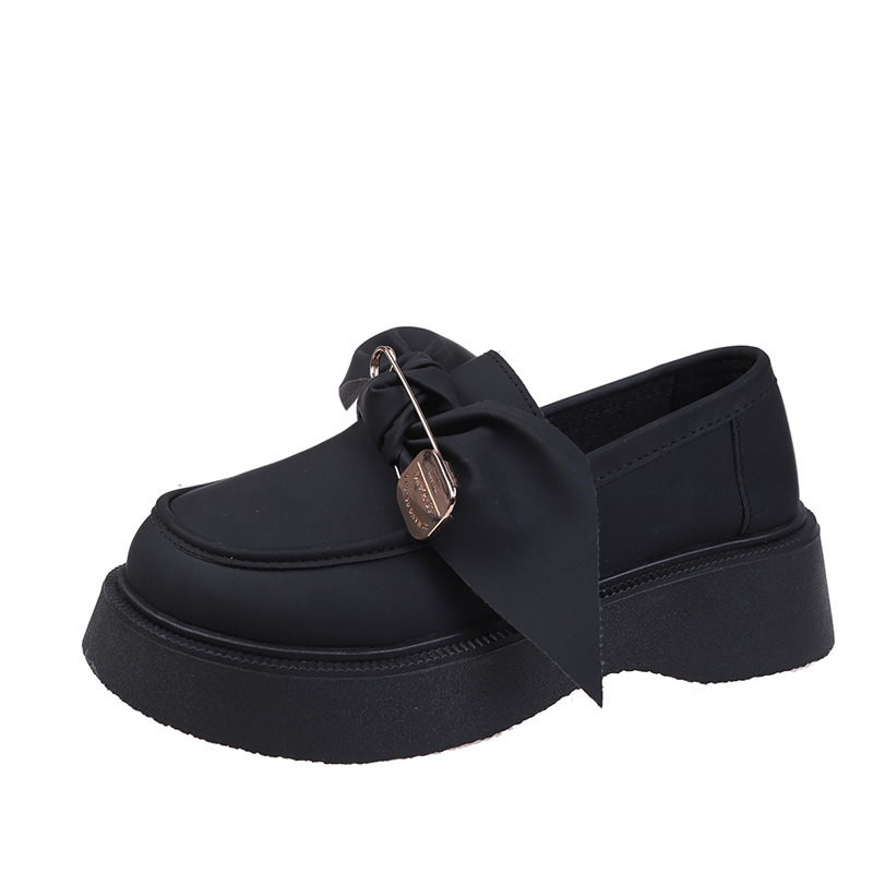 Mary Jane cipele s debelim potplatom, slip-on dizajn, niski gležanj, srednja visina pete 3–5 cm, gumeni potplat, korejski stil