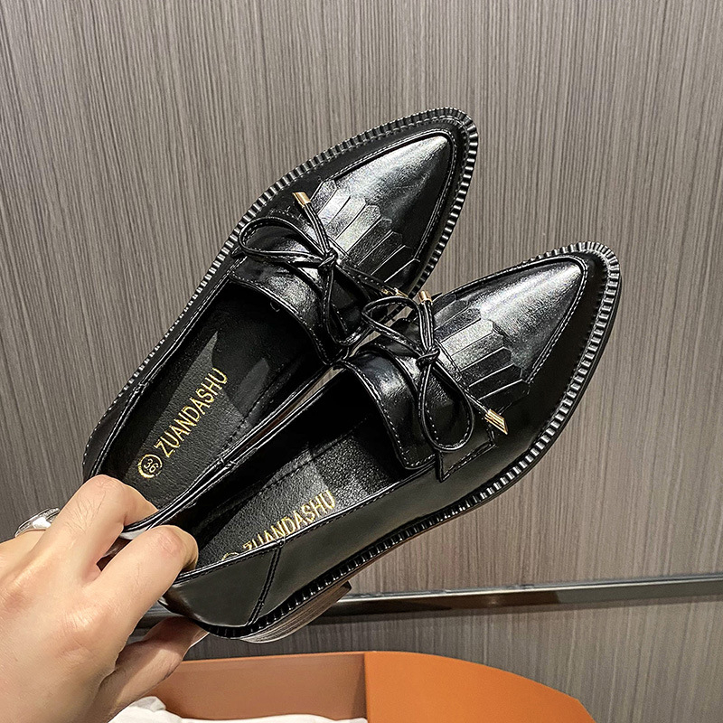 Ženske loaferice u engleskom stilu, umjetna koža, oštar vrh, srednje visoka potpetica 3–5 cm, gumena potplata, mikrovlakana uloška