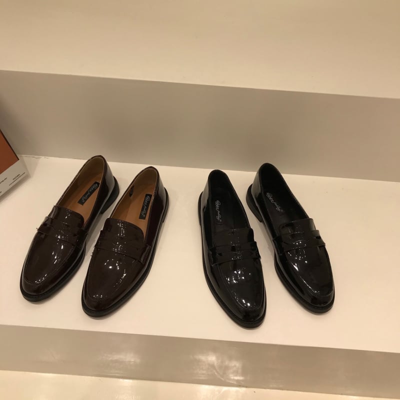 Ženske loafers u britanskom stilu s oštrim nosom i niskim petom 1–3 cm, gornji dio od mikrovlakna, ulošak od mikrovlaknaste kože, gumeni đon