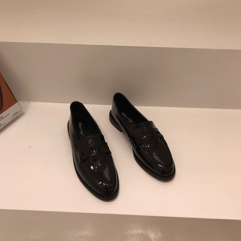 Ženske loafers u britanskom stilu s oštrim nosom i niskim petom 1–3 cm, gornji dio od mikrovlakna, ulošak od mikrovlaknaste kože, gumeni đon