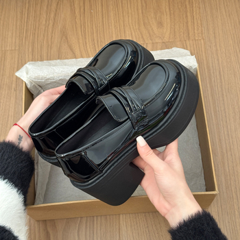 Ženske casual loaferice japanskog stila JK, PU gornji dio, okrugli vrh, srednje visina pete 3–5 cm, zatvaranje na Velcro