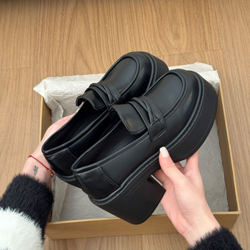 Ženske casual loaferice japanskog stila JK, PU gornji dio, okrugli vrh, srednje visina pete 3–5 cm, zatvaranje na Velcro