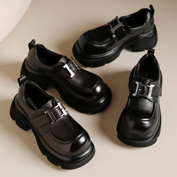 Ženske kožne loafer platforme s okruglom špicom, dvostruko kožni gornji dio, Velcro zatvarač, 6–8 cm visina platforme, latex ulošak