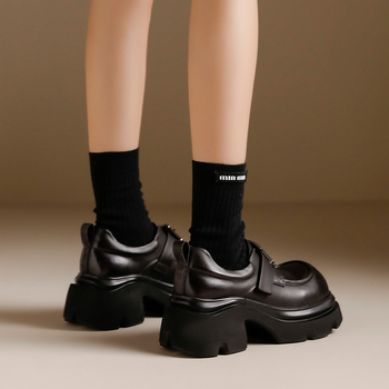 Ženske kožne loafer platforme s okruglom špicom, dvostruko kožni gornji dio, Velcro zatvarač, 6–8 cm visina platforme, latex ulošak