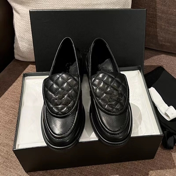 Ženske loaferice, britanski stil, slip-on, okrugli zaobljeni nos, gornji dio od prave kože, visina pete 3-5 cm