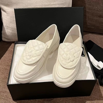 Ženske loaferice, britanski stil, slip-on, okrugli zaobljeni nos, gornji dio od prave kože, visina pete 3-5 cm