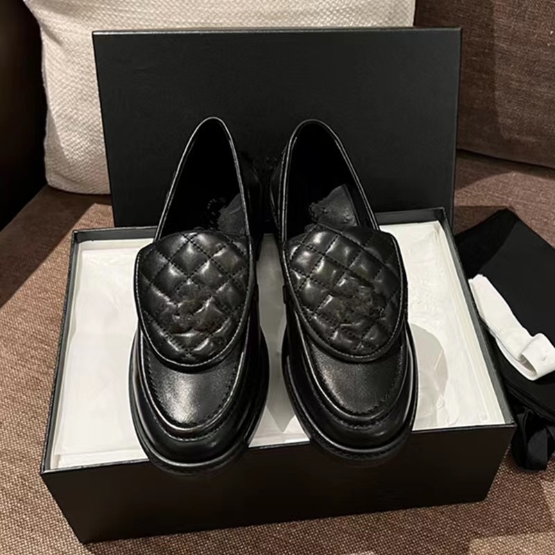Ženske loaferice, britanski stil, slip-on, okrugli zaobljeni nos, gornji dio od prave kože, visina pete 3-5 cm