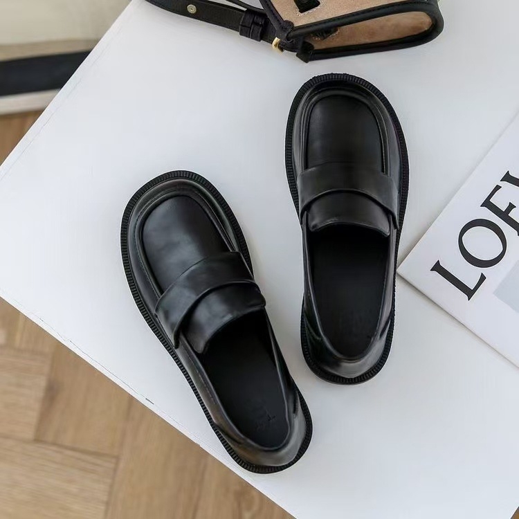 Ženski loafersi s okruglim nosom, slip-on, niski pet 1–3 cm, gornji dio od Superfiber, gumeni potplat