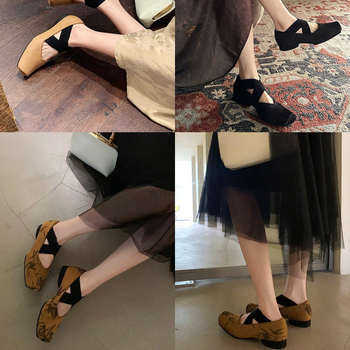 Pantofi Mary Jane - Vârf pătrat, Toc mic, Slip-On, Model floral, Căptușeală din lână de miel