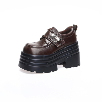 Loafers dama cu platformă groasă pentru înălțimea (6–8 cm), stil britanic; Material superior: Super Fiber; Închidere: șireturi; Interior: Microfiber.