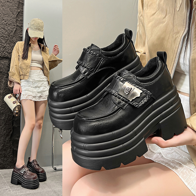 Loafers dama cu platformă groasă pentru înălțimea (6–8 cm), stil britanic; Material superior: Super Fiber; Închidere: șireturi; Interior: Microfiber.