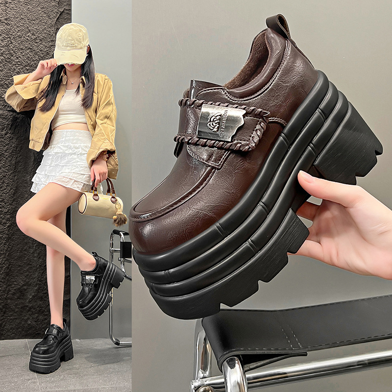 Loafers dama cu platformă groasă pentru înălțimea (6–8 cm), stil britanic; Material superior: Super Fiber; Închidere: șireturi; Interior: Microfiber.