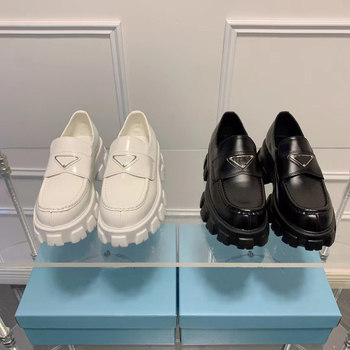 Ženske kožne loaferice s trokutastim logom, casual slip-on s debelim đonom, britski stil