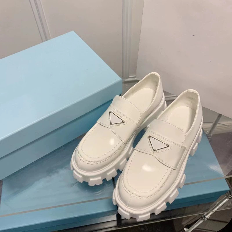 Ženske kožne loaferice s trokutastim logom, casual slip-on s debelim đonom, britski stil