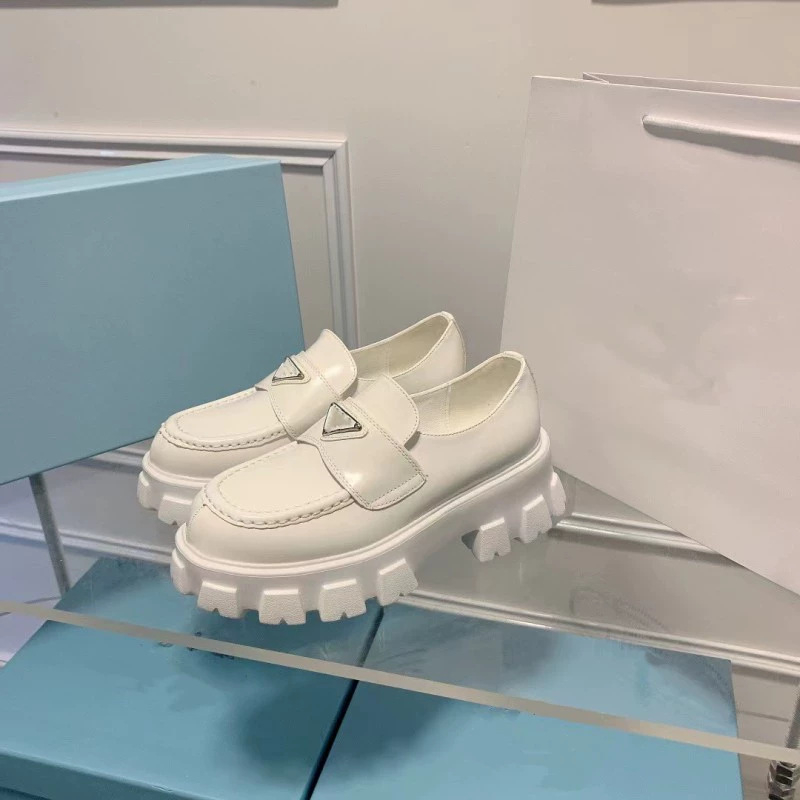 Ženske kožne loaferice s trokutastim logom, casual slip-on s debelim đonom, britski stil
