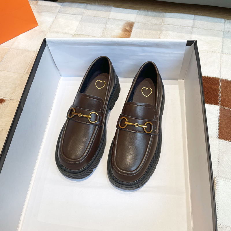 Ženski loafers od tkanine, okrugli nos, srednja peta 3-5 cm, slip-on