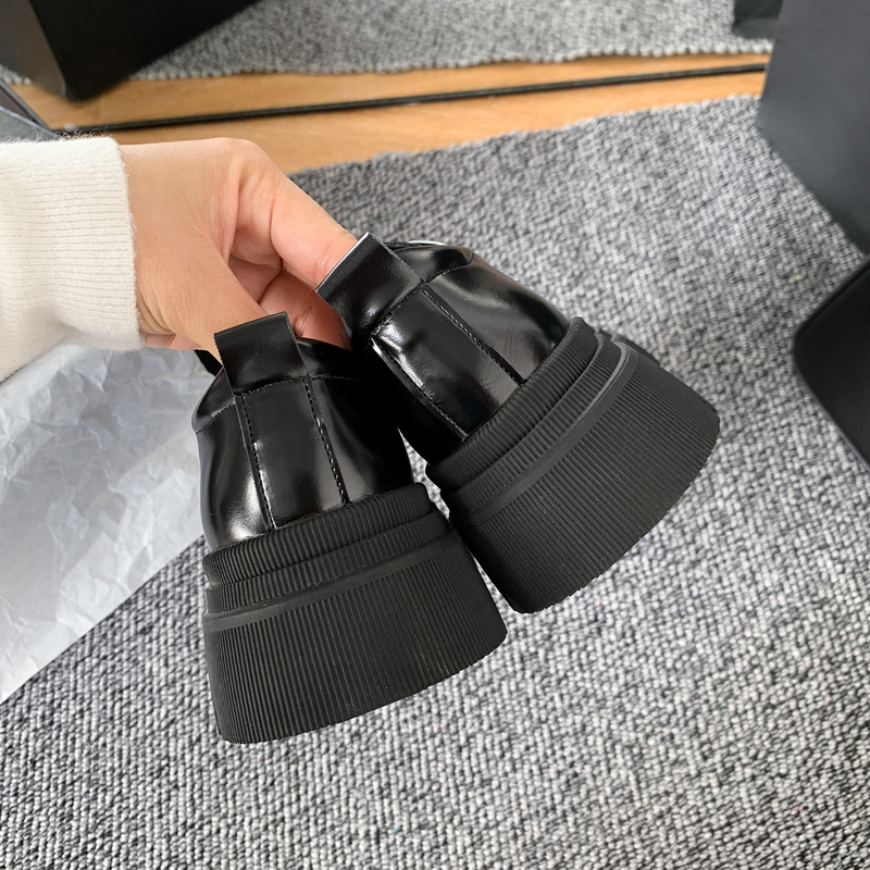 Ženske loaferice od sintetičke kože, okrugli vrh, debeli 6–8 cm pet, vezanje