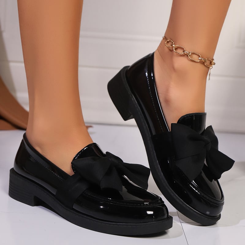 Ženske loafers s mašnicom – Slip-On, PU gornji dio, okrugli vrh, plosni potplat, gumeni potplat