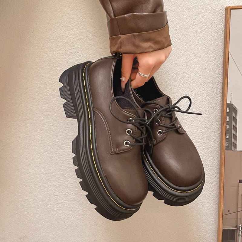 Mary Jane cipele s PU gornjim dijelom, okrugli vrh, debeli pet 6–8 cm, kopčanje, gumeni potplat