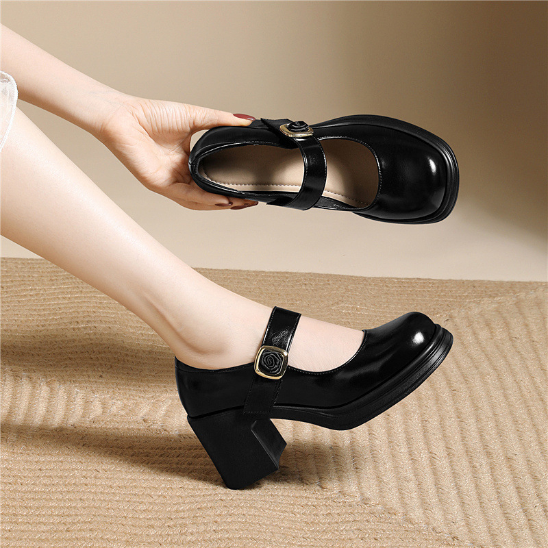 Mary Jane loafers s okruglim nosom, gornji dio od mikrovlakana, Velcro zatvaranje, visok pet 6–8 cm