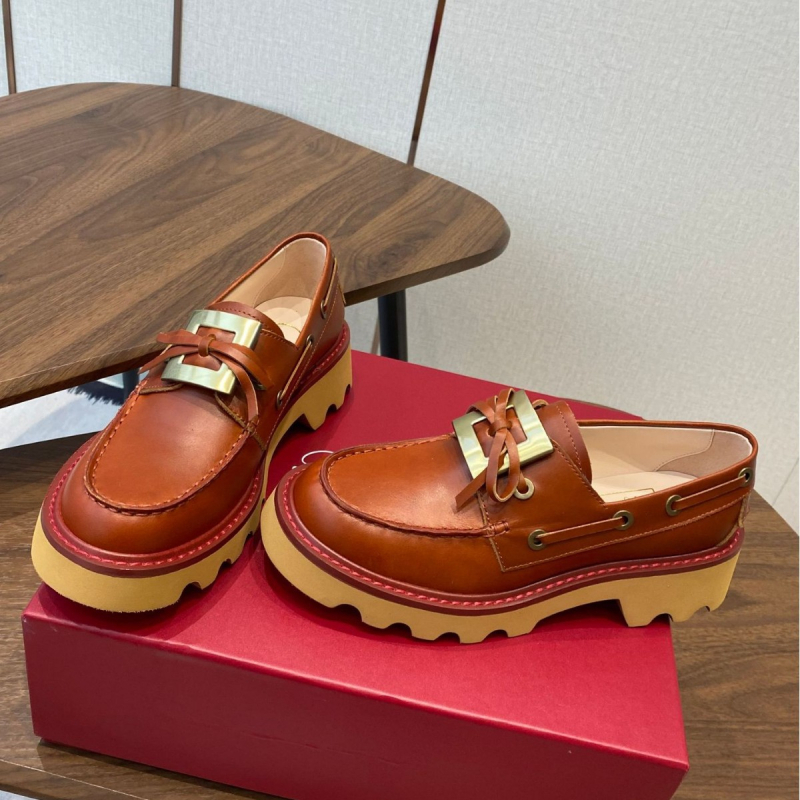 Loafers od prave kože, okrugli vrh, retro stil, slip-on s debelom potplatom za povećanje visine i metalnom kvadratnom kopčom