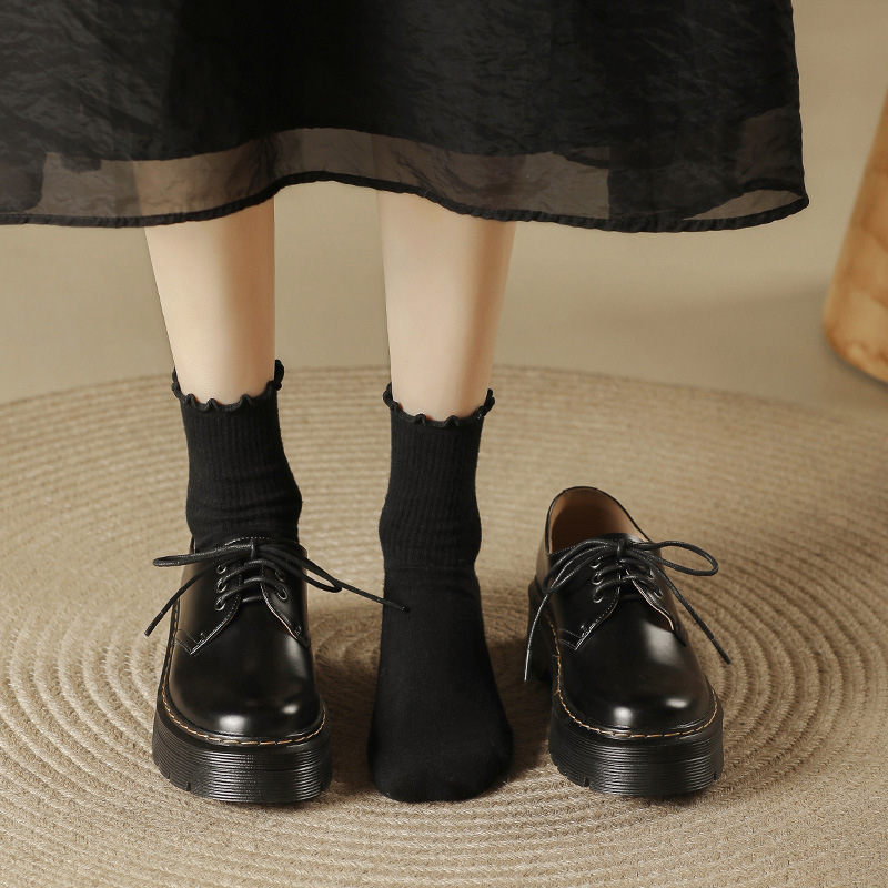 Ženske loaferice od mikrovlakna s gornjim dijelom, okrugla nosnica, klinasti potpetica 4–6 cm, vezanje, đon PVC