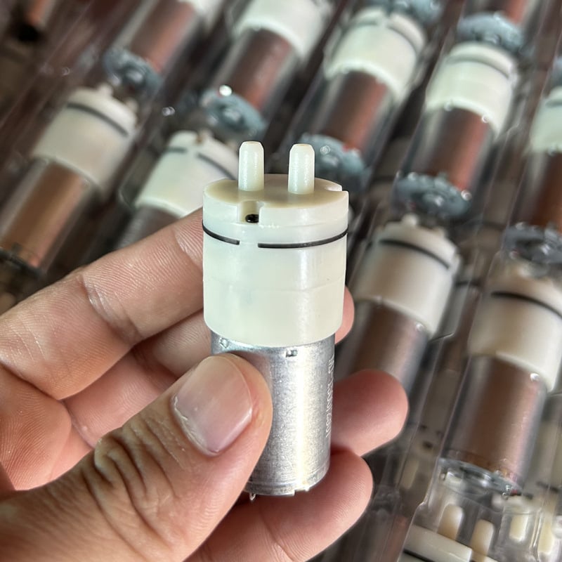 Model 370, izuzetno tiha pumpa za zrak za akvarij s dvostrukom glavom i dvostrukim izlazom, kompatibilna s 5V/12V