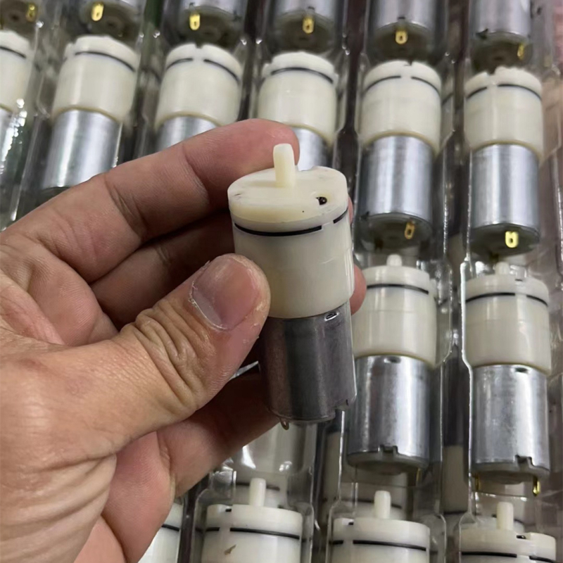 Model 370, izuzetno tiha pumpa za zrak za akvarij s dvostrukom glavom i dvostrukim izlazom, kompatibilna s 5V/12V