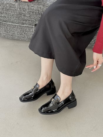 Loafers u britanskome stilu s debelim petom od 3–5 cm, okrugla špica, gornji dio od super vlakana, gumeni potplat (Gornji dio: super vlakna; Špica: okrugla; Pet: 3–5 cm; Potplat: gumeni)