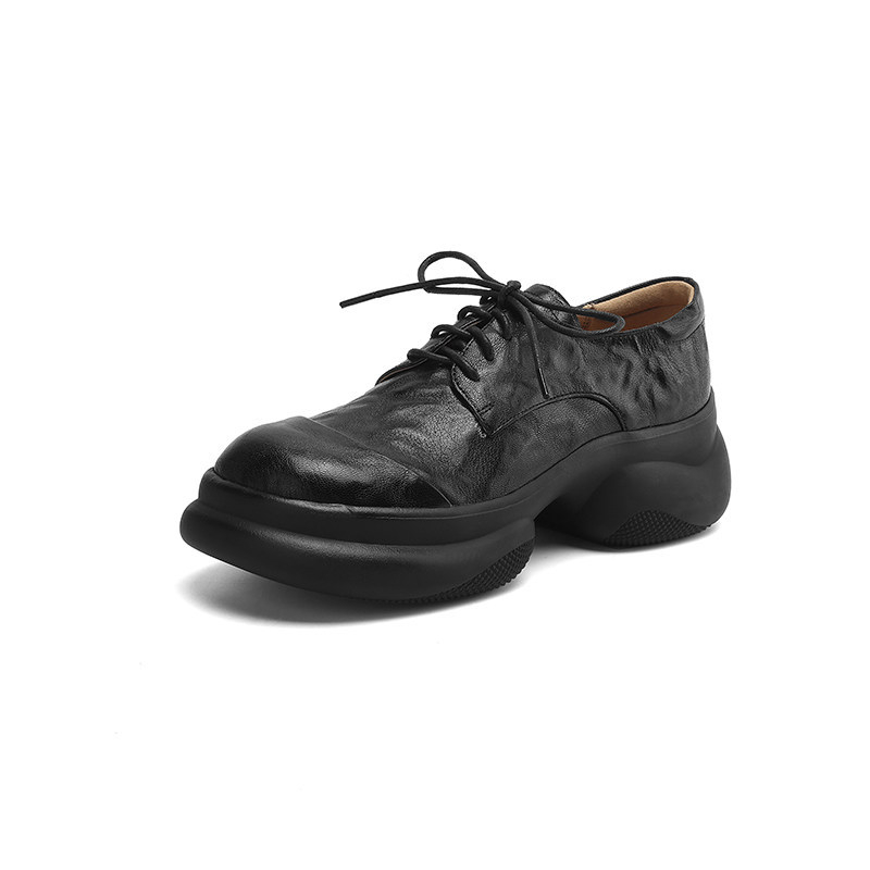 Loaferice od dvostruke kože, gornji dio od dvostruke kože, klinasti pet 6–8 cm, zatvaranje vezicama, gradski stil, jednofarbni uzorak